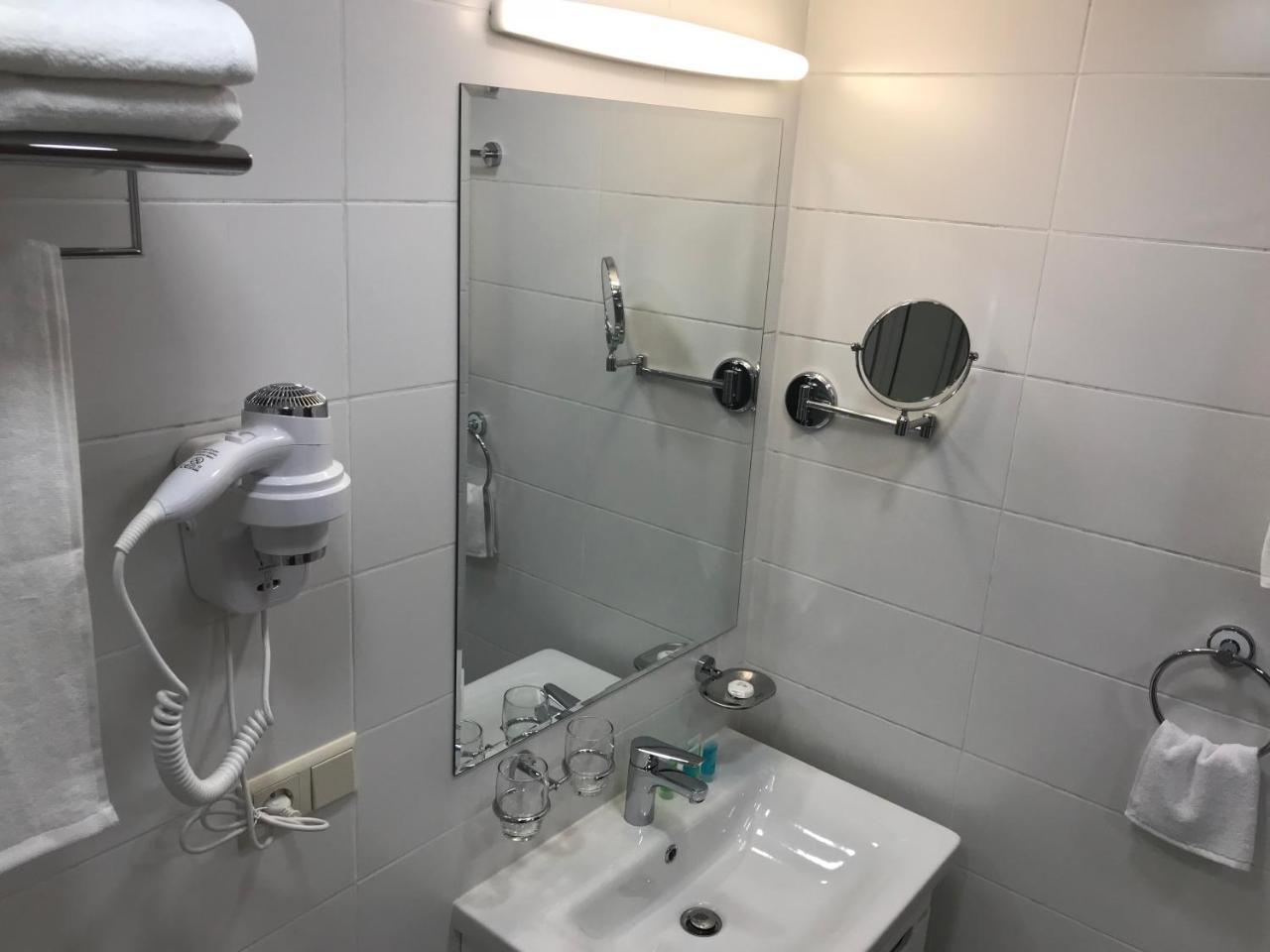 Full Comfort Apartment On Aghmashenebeli Tbilisi Buitenkant foto