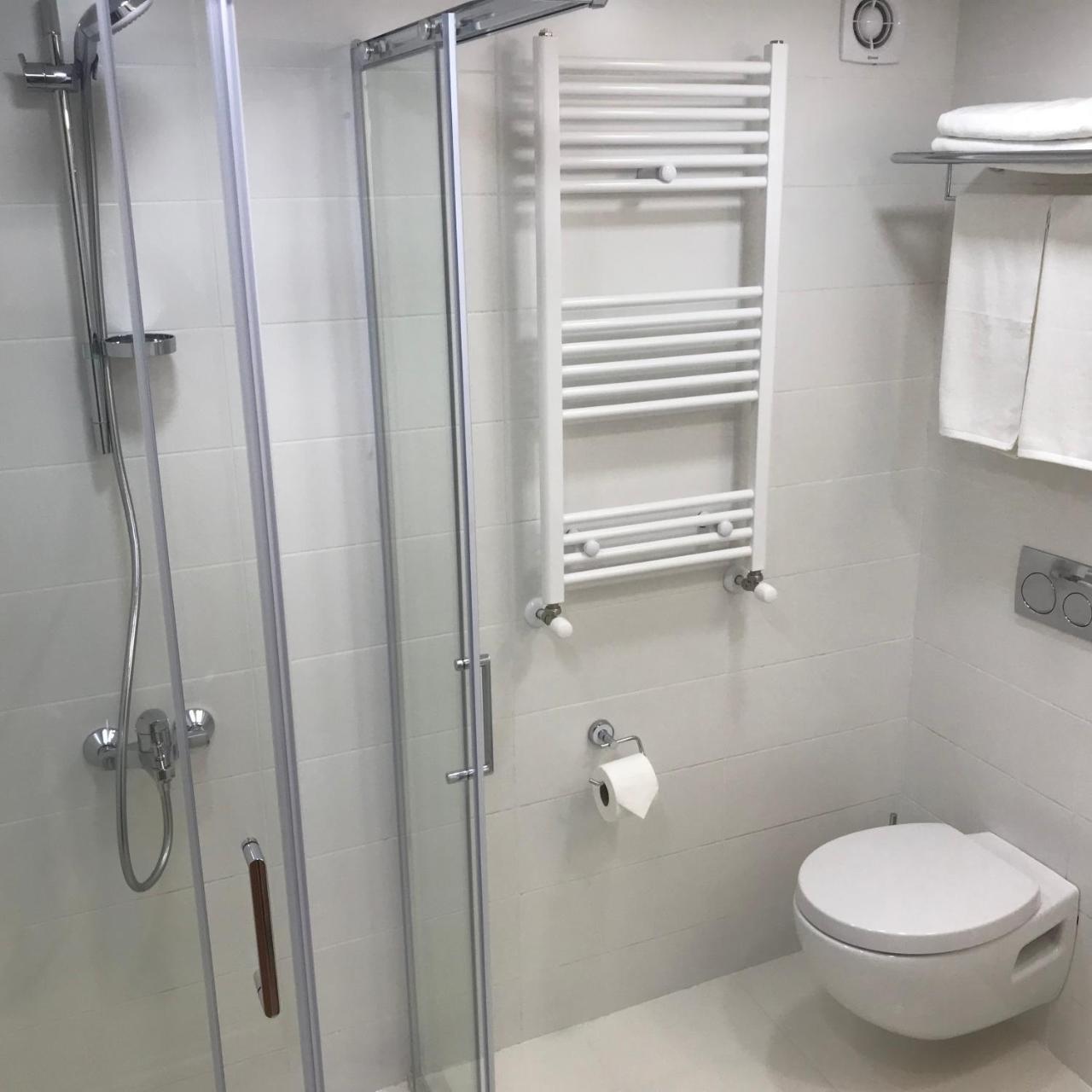 Full Comfort Apartment On Aghmashenebeli Tbilisi Buitenkant foto