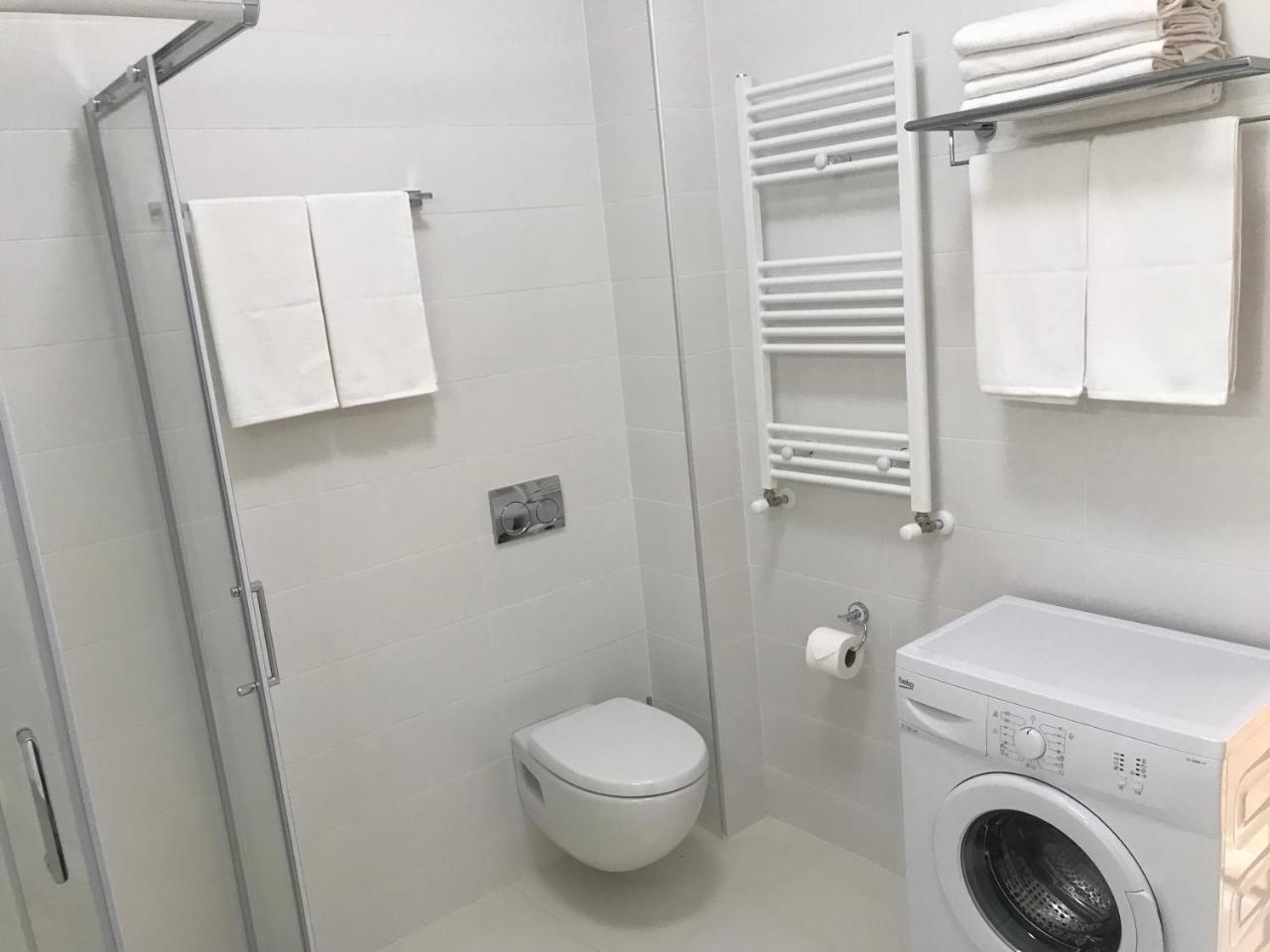 Full Comfort Apartment On Aghmashenebeli Tbilisi Buitenkant foto
