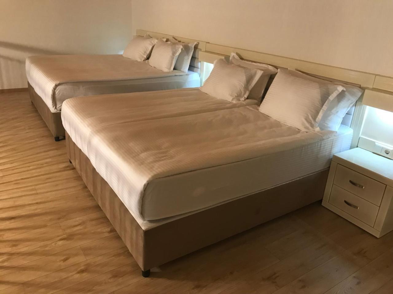 Full Comfort Apartment On Aghmashenebeli Tbilisi Buitenkant foto
