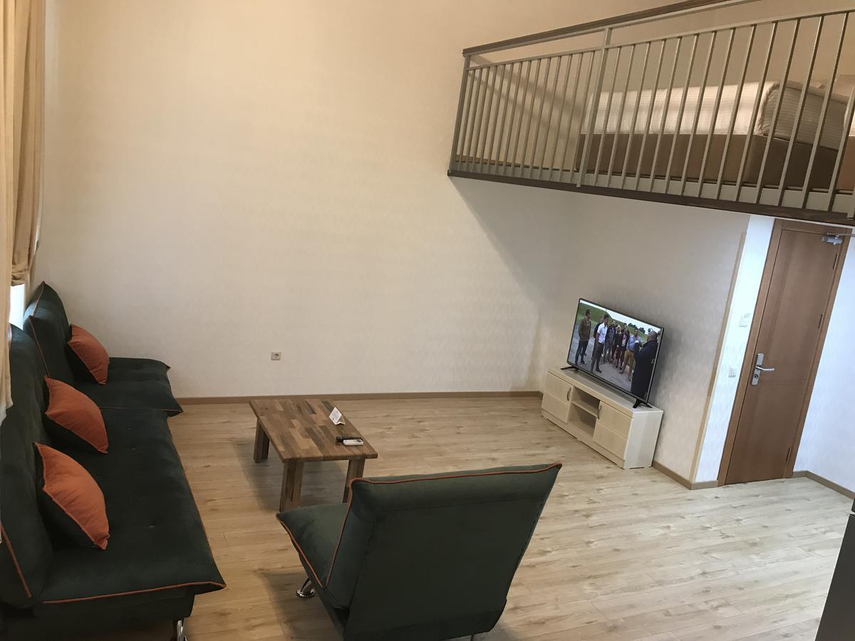 Full Comfort Apartment On Aghmashenebeli Tbilisi Buitenkant foto