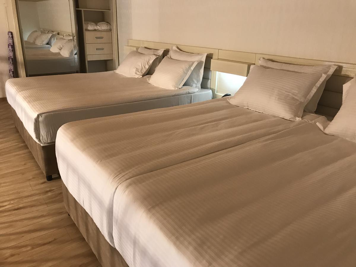 Full Comfort Apartment On Aghmashenebeli Tbilisi Buitenkant foto