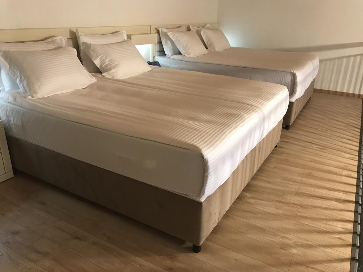 Full Comfort Apartment On Aghmashenebeli Tbilisi Buitenkant foto