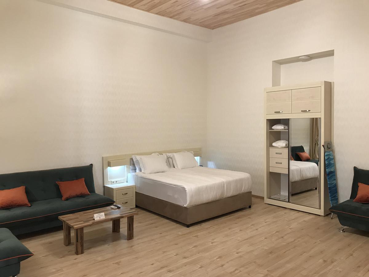 Full Comfort Apartment On Aghmashenebeli Tbilisi Buitenkant foto
