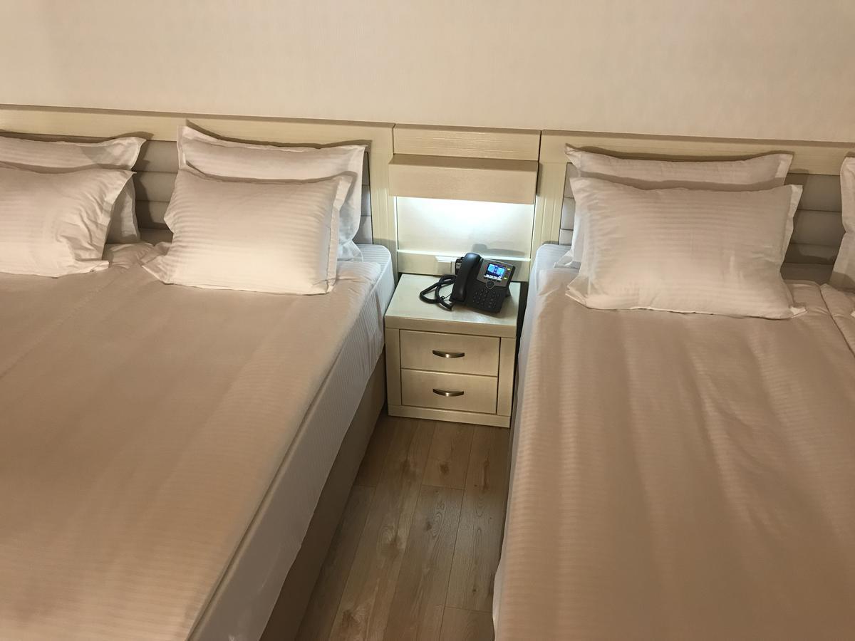 Full Comfort Apartment On Aghmashenebeli Tbilisi Buitenkant foto